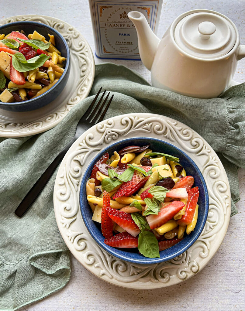 Pasta salad with strawberries, gouda and fresh basil
